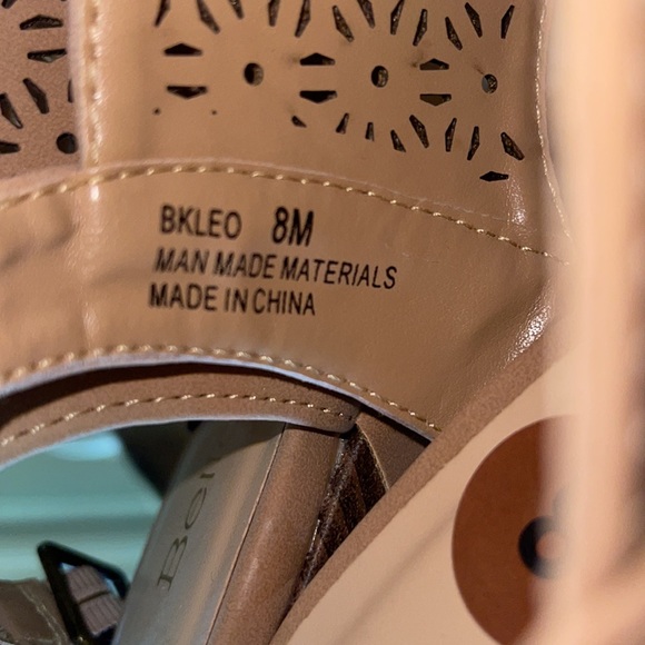 Women’s Bella Vita Wedge. Size 8. - Picture 7 of 8